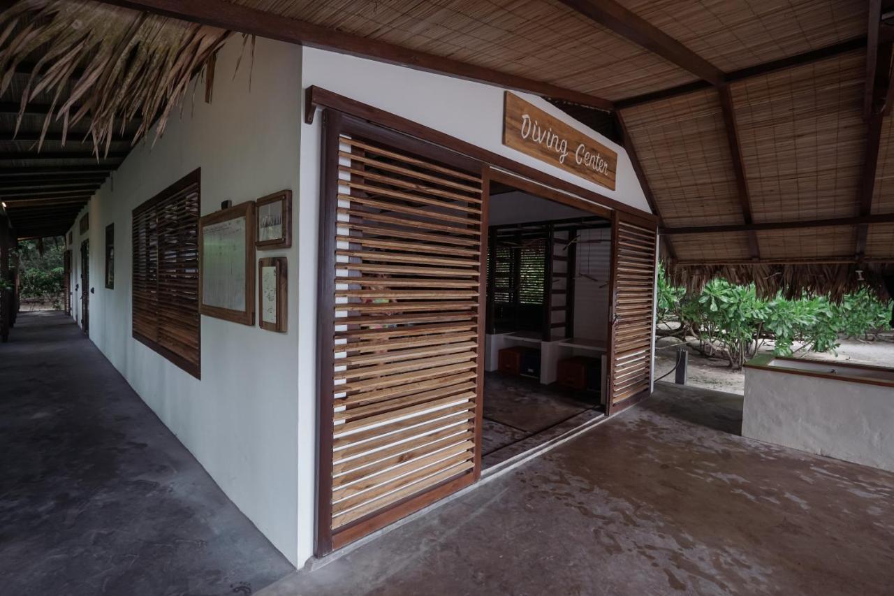 Coral Eye Boutique Resort And Marine Outpost Likupang Buitenkant foto